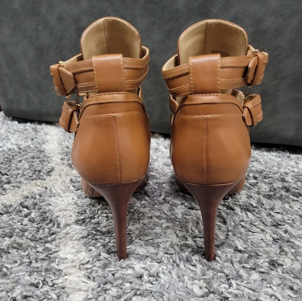 Michael Kors open toe heels 👠